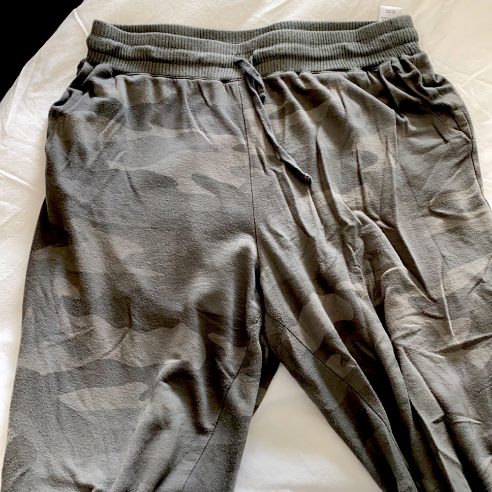 Splendid jogging pants